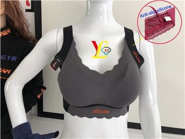 Aplicare silicon lichid pe haine